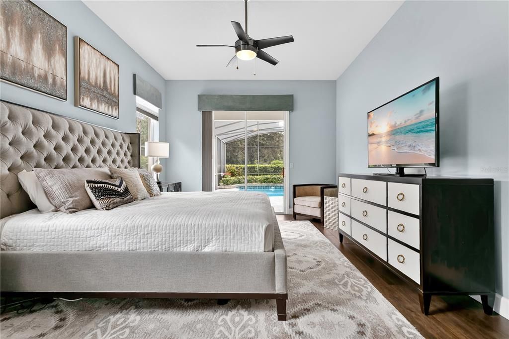 合同活跃: $869,000 (4 贝兹, 3 浴室, 2716 平方英尺)