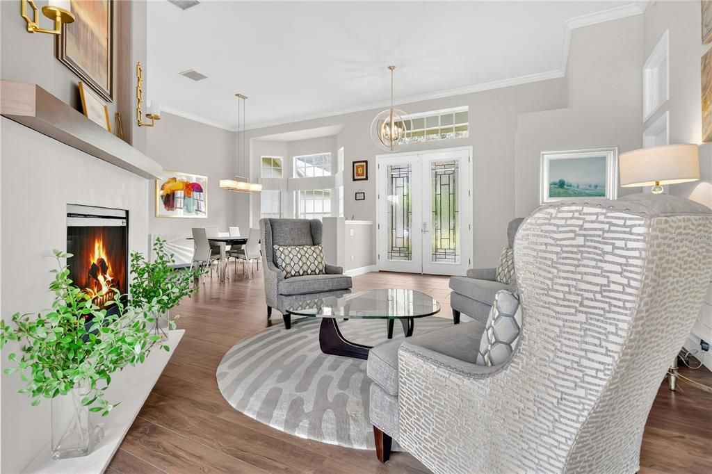 合同活跃: $869,000 (4 贝兹, 3 浴室, 2716 平方英尺)