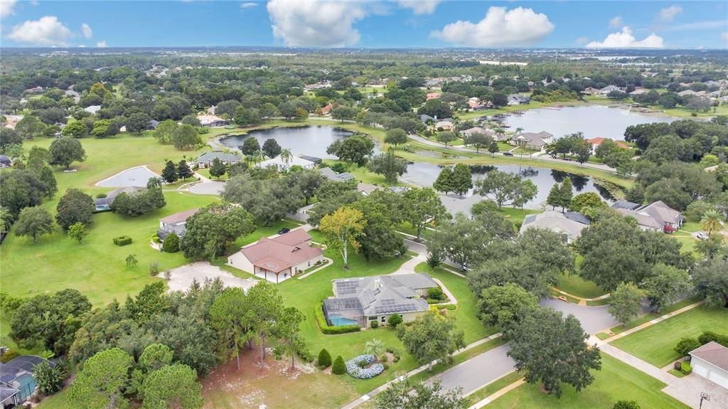 合同活跃: $869,000 (4 贝兹, 3 浴室, 2716 平方英尺)