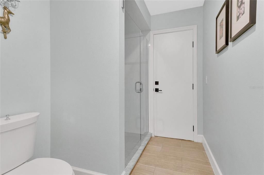 合同活跃: $869,000 (4 贝兹, 3 浴室, 2716 平方英尺)