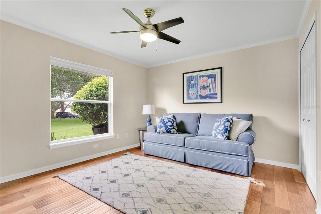 合同活跃: $869,000 (4 贝兹, 3 浴室, 2716 平方英尺)