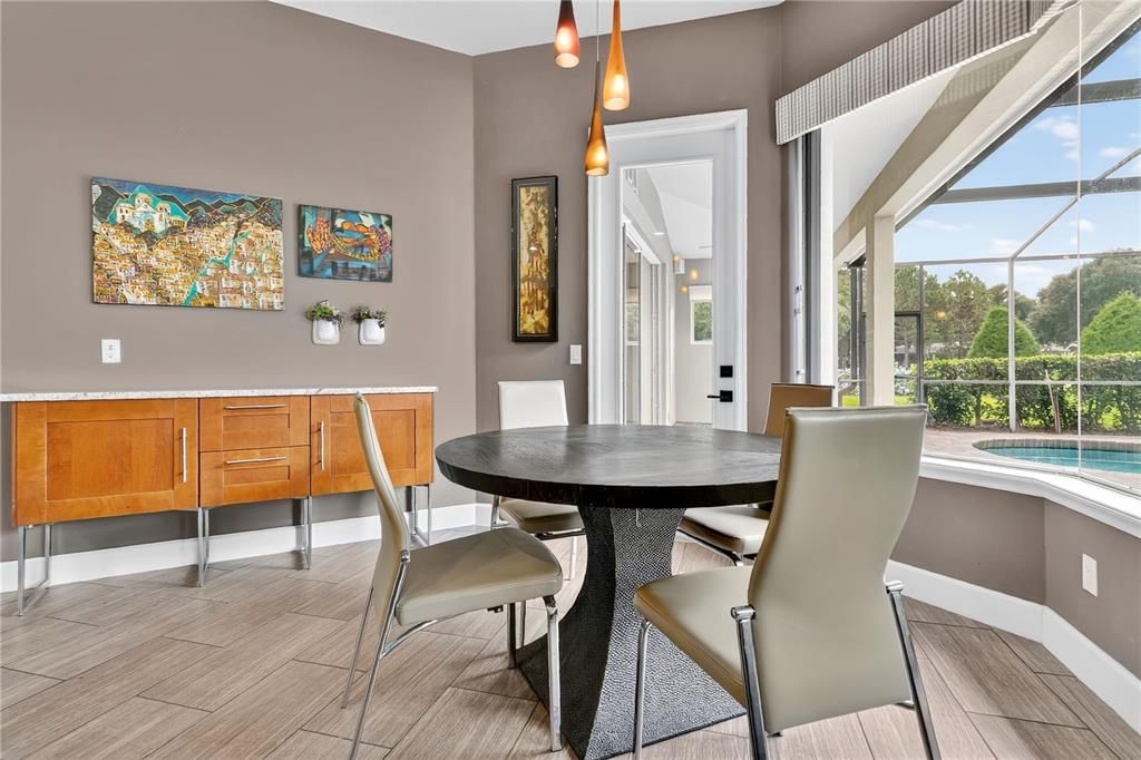 合同活跃: $869,000 (4 贝兹, 3 浴室, 2716 平方英尺)