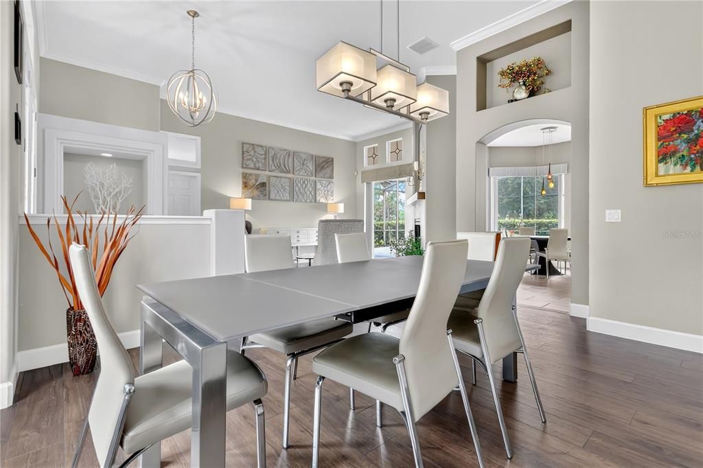 合同活跃: $869,000 (4 贝兹, 3 浴室, 2716 平方英尺)