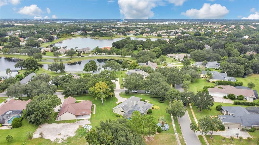 合同活跃: $869,000 (4 贝兹, 3 浴室, 2716 平方英尺)