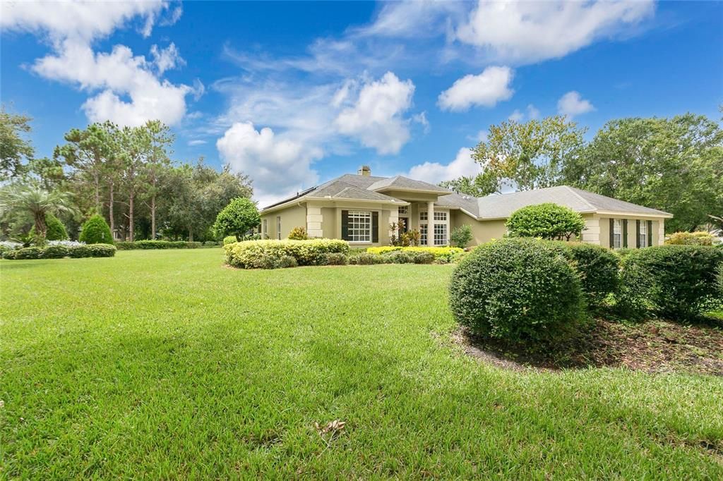 合同活跃: $869,000 (4 贝兹, 3 浴室, 2716 平方英尺)