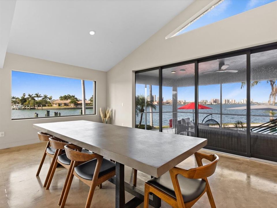 出租: $25,000 (4 贝兹, 4 浴室, 3958 平方英尺)