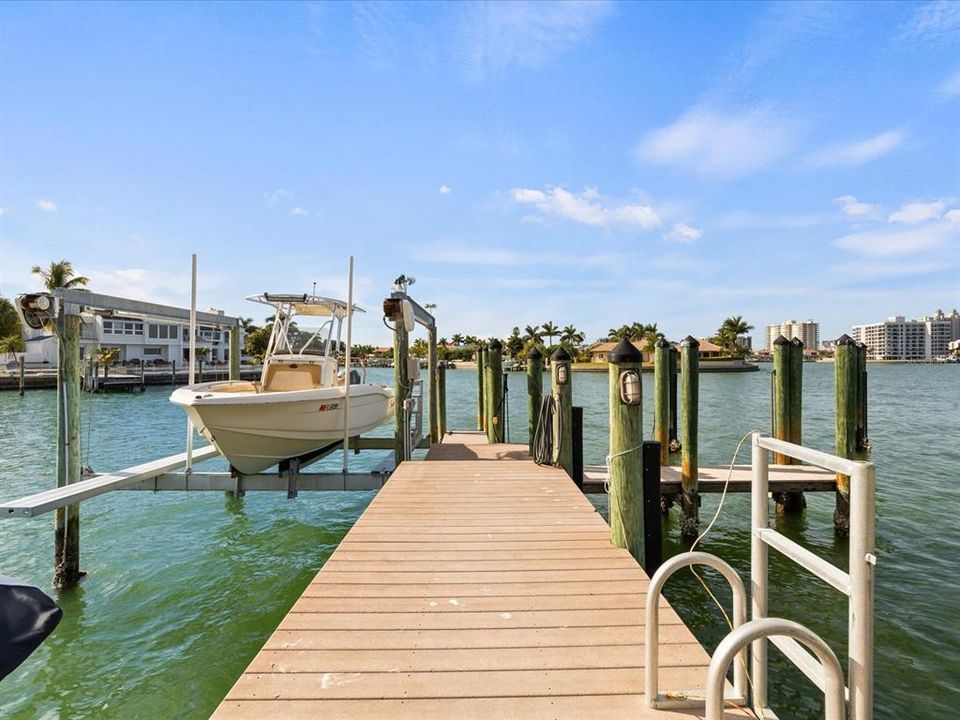 出租: $25,000 (4 贝兹, 4 浴室, 3958 平方英尺)