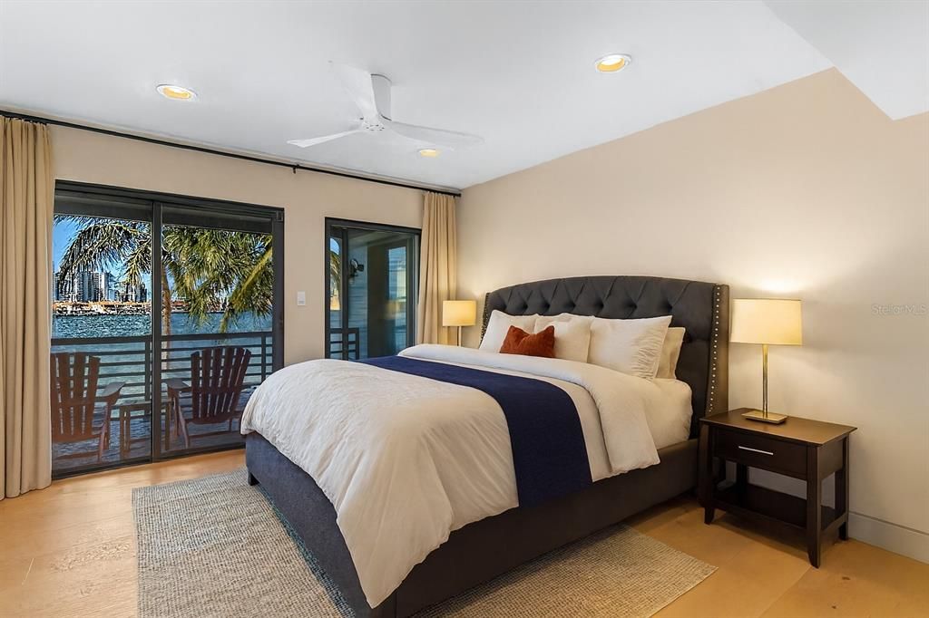 出租: $25,000 (4 贝兹, 4 浴室, 3958 平方英尺)