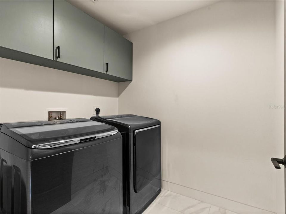 出租: $25,000 (4 贝兹, 4 浴室, 3958 平方英尺)