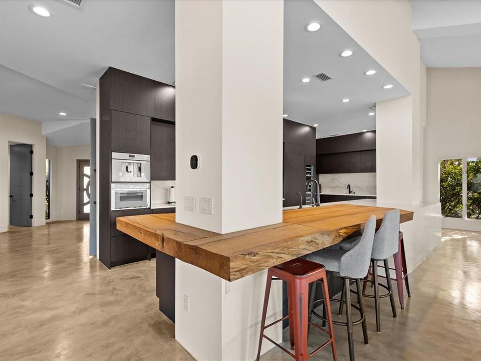 出租: $25,000 (4 贝兹, 4 浴室, 3958 平方英尺)