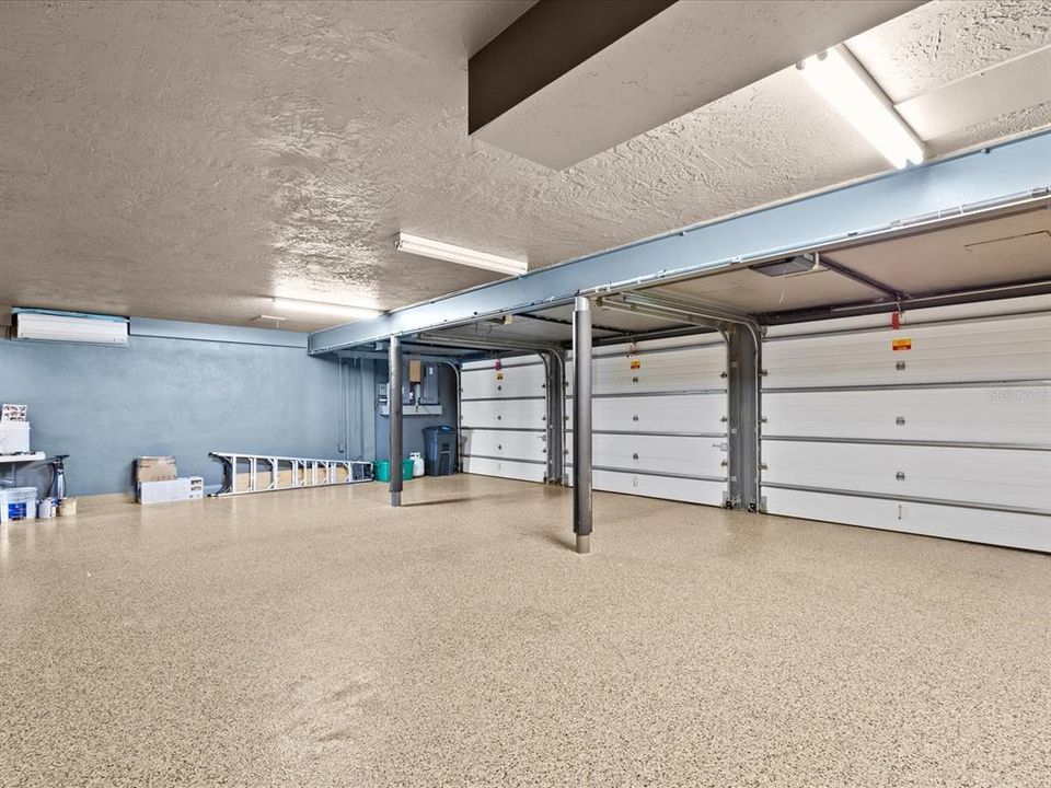 出租: $25,000 (4 贝兹, 4 浴室, 3958 平方英尺)