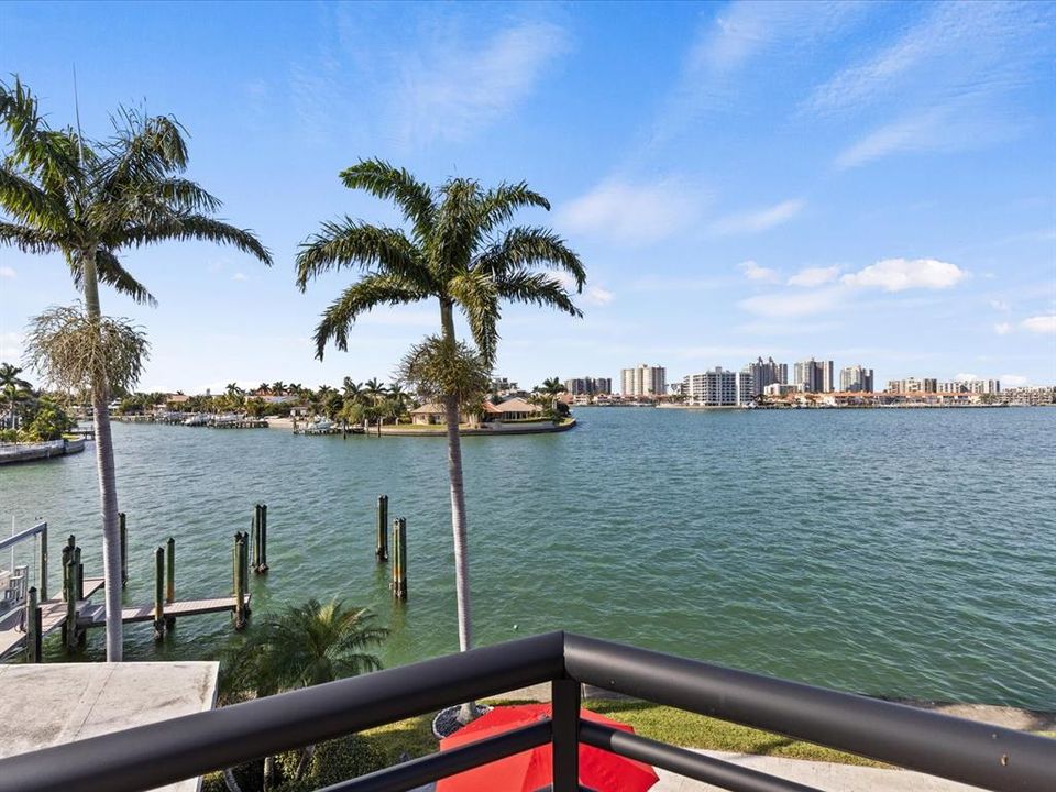 出租: $25,000 (4 贝兹, 4 浴室, 3958 平方英尺)