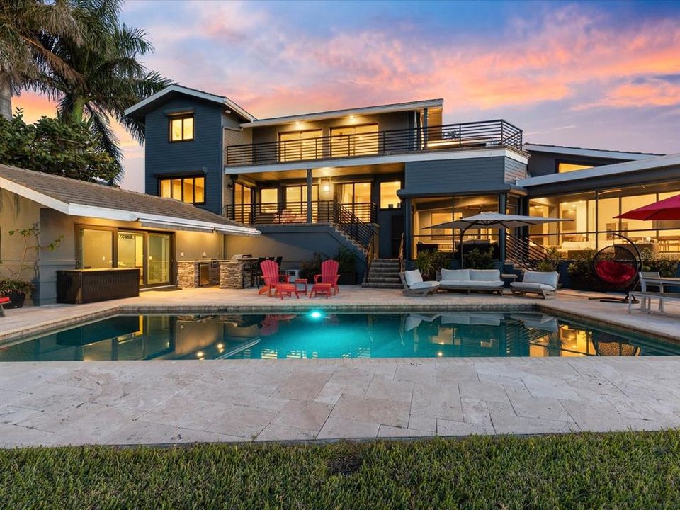 出租: $25,000 (4 贝兹, 4 浴室, 3958 平方英尺)