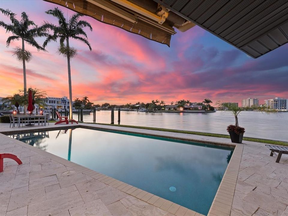 出租: $25,000 (4 贝兹, 4 浴室, 3958 平方英尺)