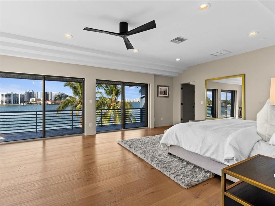 出租: $25,000 (4 贝兹, 4 浴室, 3958 平方英尺)