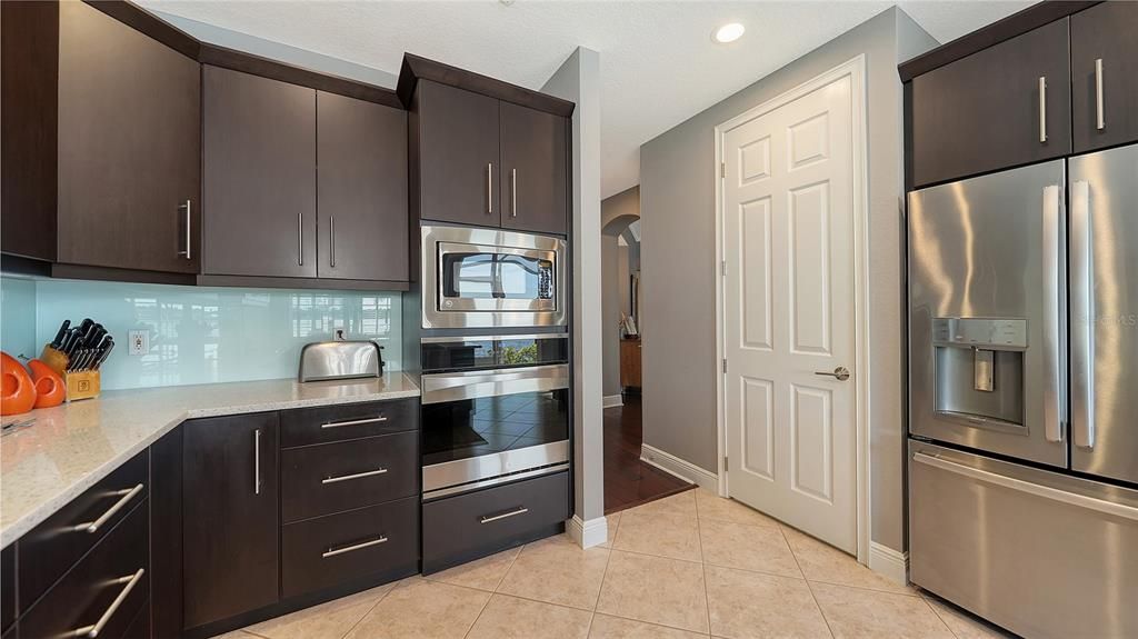 Active With Contract: $699,500 (2 beds, 2 baths, 1983 Square Feet)