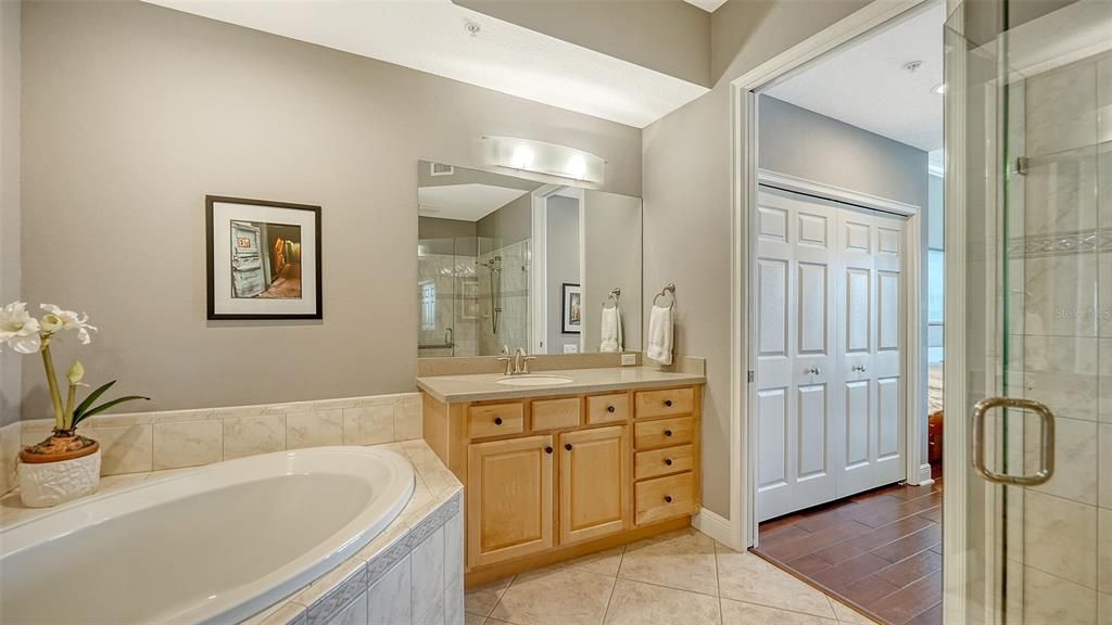 Active With Contract: $699,500 (2 beds, 2 baths, 1983 Square Feet)