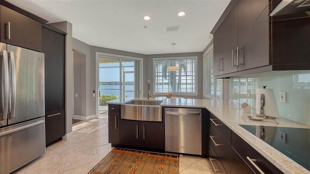 Active With Contract: $699,500 (2 beds, 2 baths, 1983 Square Feet)