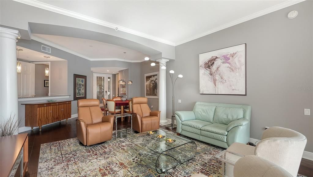 Active With Contract: $699,500 (2 beds, 2 baths, 1983 Square Feet)