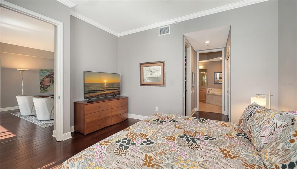 Active With Contract: $699,500 (2 beds, 2 baths, 1983 Square Feet)