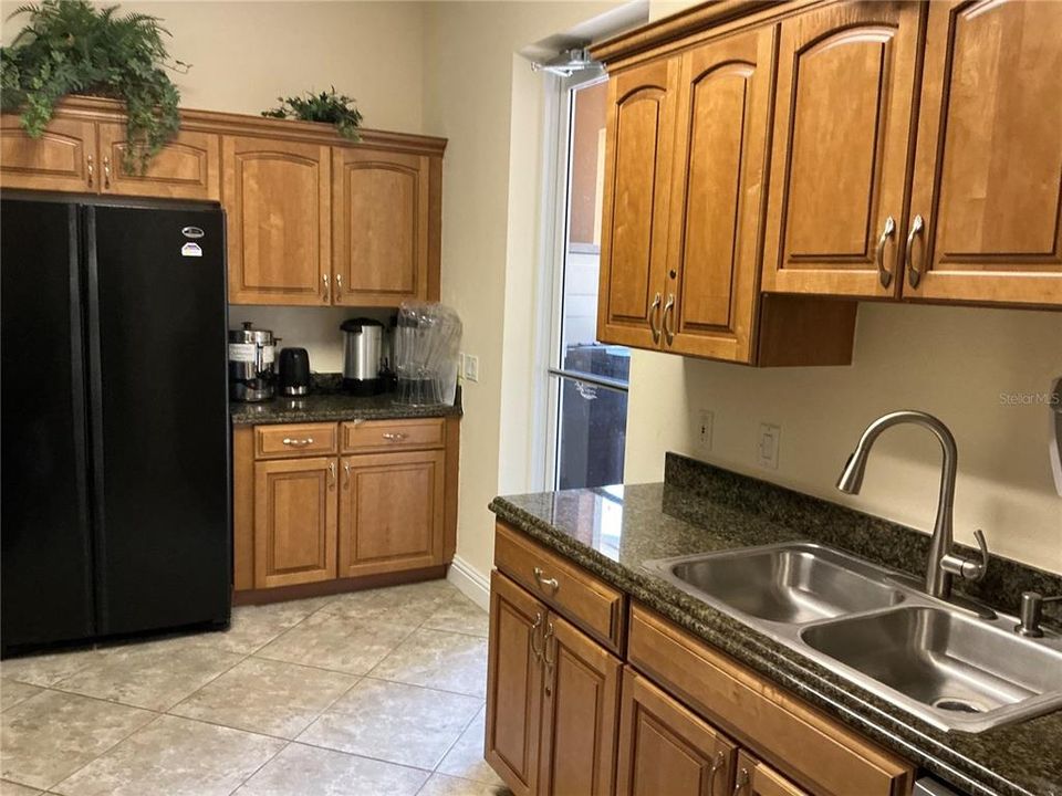 Active With Contract: $699,500 (2 beds, 2 baths, 1983 Square Feet)