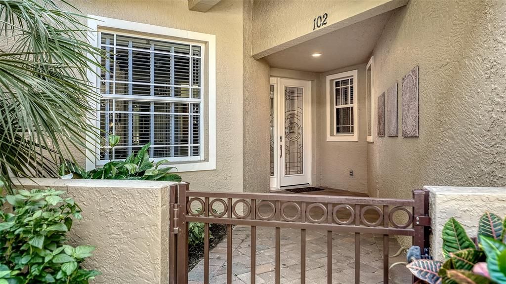 Active With Contract: $699,500 (2 beds, 2 baths, 1983 Square Feet)