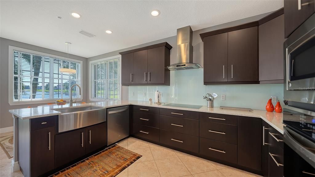 Active With Contract: $699,500 (2 beds, 2 baths, 1983 Square Feet)