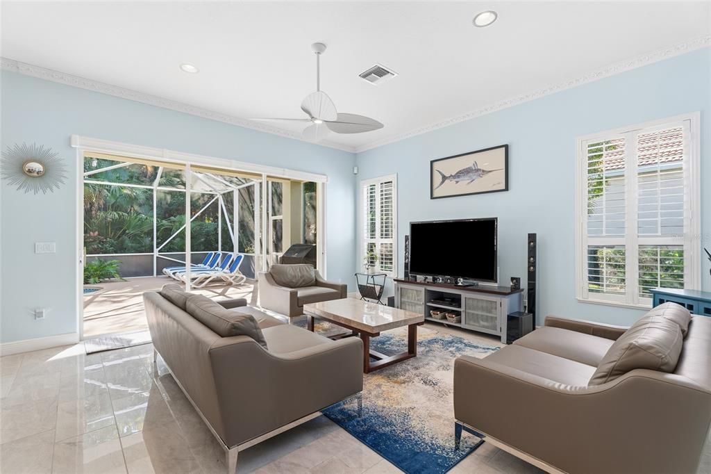 En Venta: $972,000 (4 camas, 3 baños, 2709 Pies cuadrados)