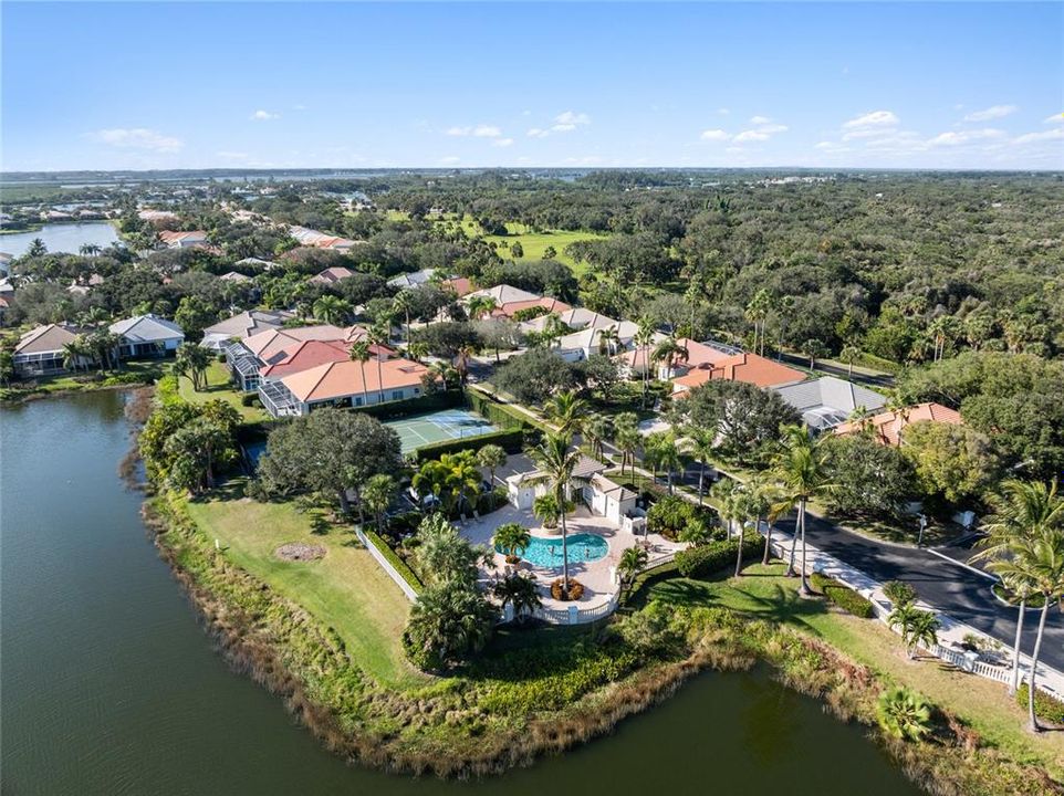 En Venta: $972,000 (4 camas, 3 baños, 2709 Pies cuadrados)