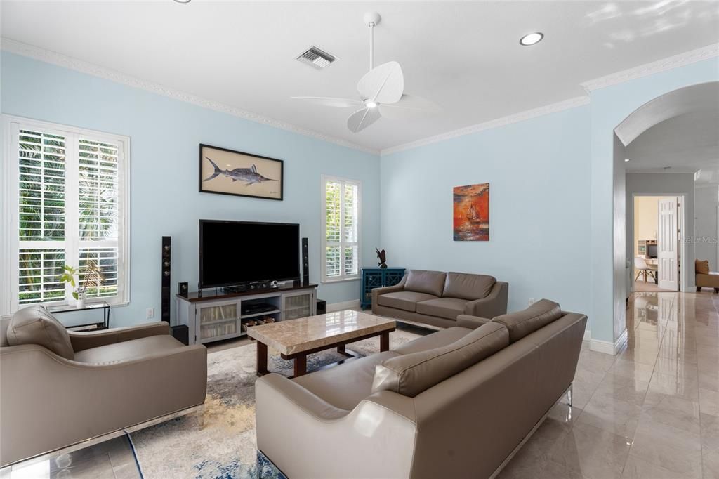 En Venta: $972,000 (4 camas, 3 baños, 2709 Pies cuadrados)