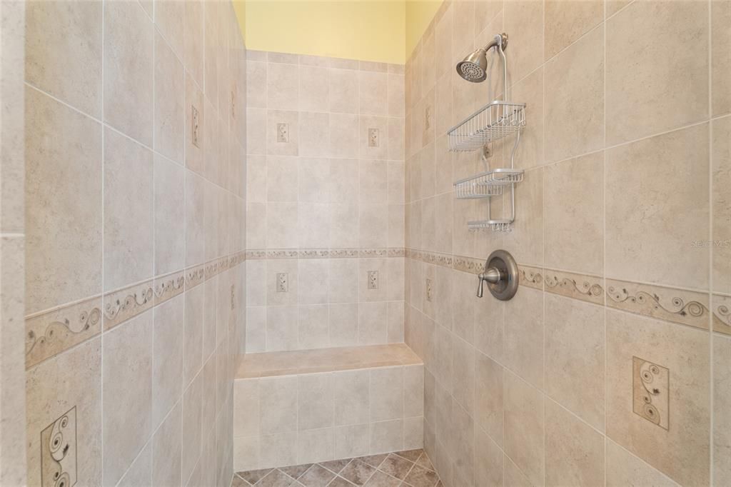 En Venta: $972,000 (4 camas, 3 baños, 2709 Pies cuadrados)