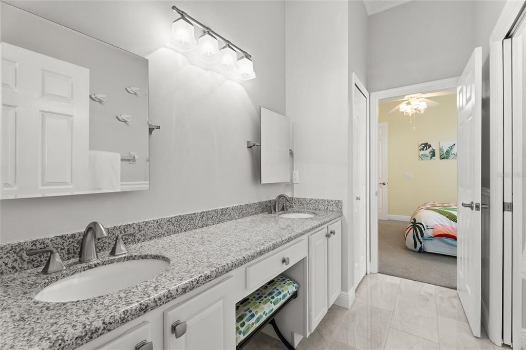 En Venta: $972,000 (4 camas, 3 baños, 2709 Pies cuadrados)