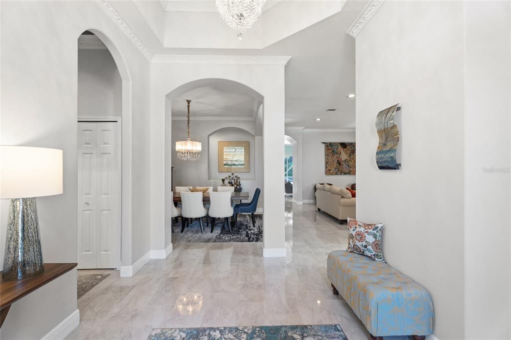 En Venta: $972,000 (4 camas, 3 baños, 2709 Pies cuadrados)