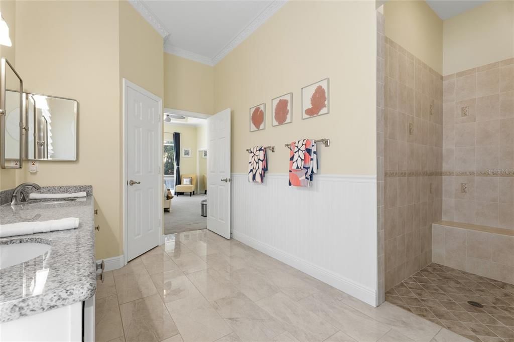 En Venta: $972,000 (4 camas, 3 baños, 2709 Pies cuadrados)