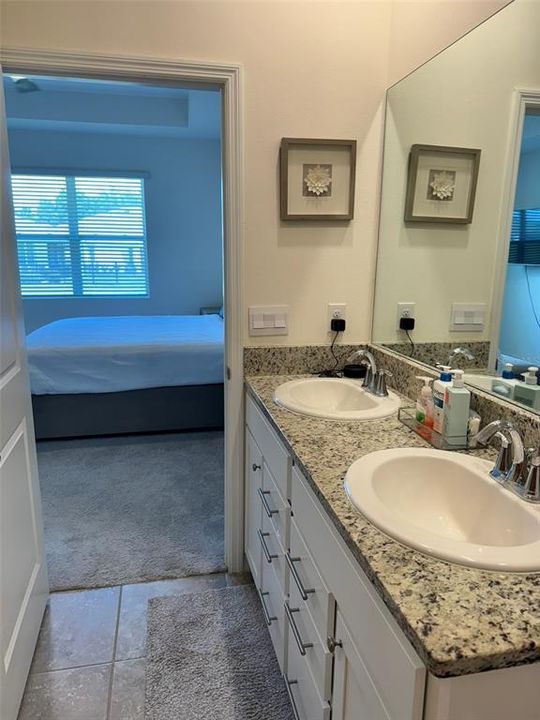 合同活跃: $3,400 (2 贝兹, 2 浴室, 1552 平方英尺)