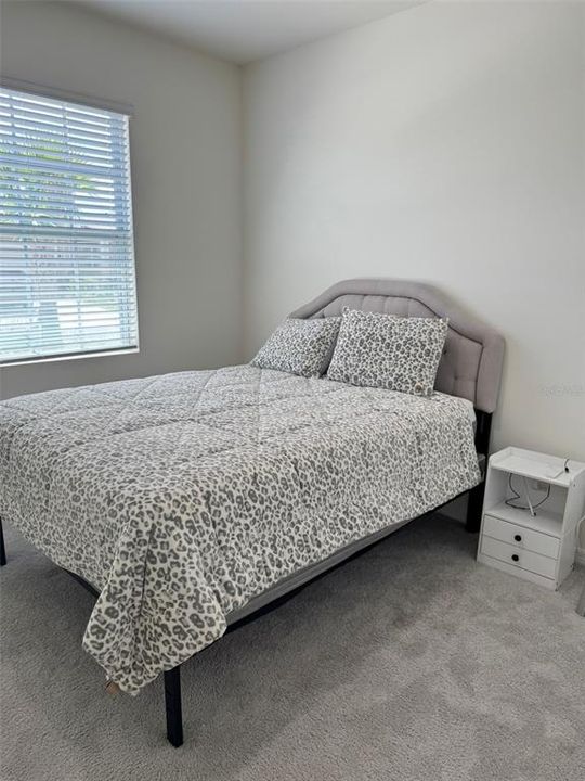 合同活跃: $3,400 (2 贝兹, 2 浴室, 1552 平方英尺)