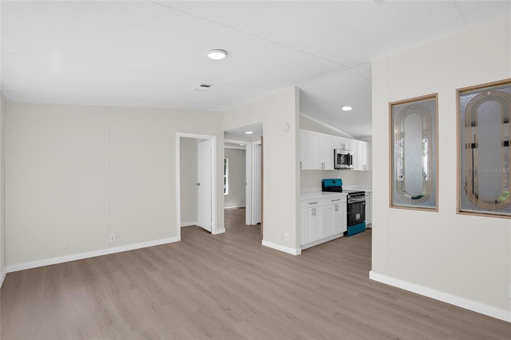 For Sale: $224,900 (3 beds, 2 baths, 960 Square Feet)