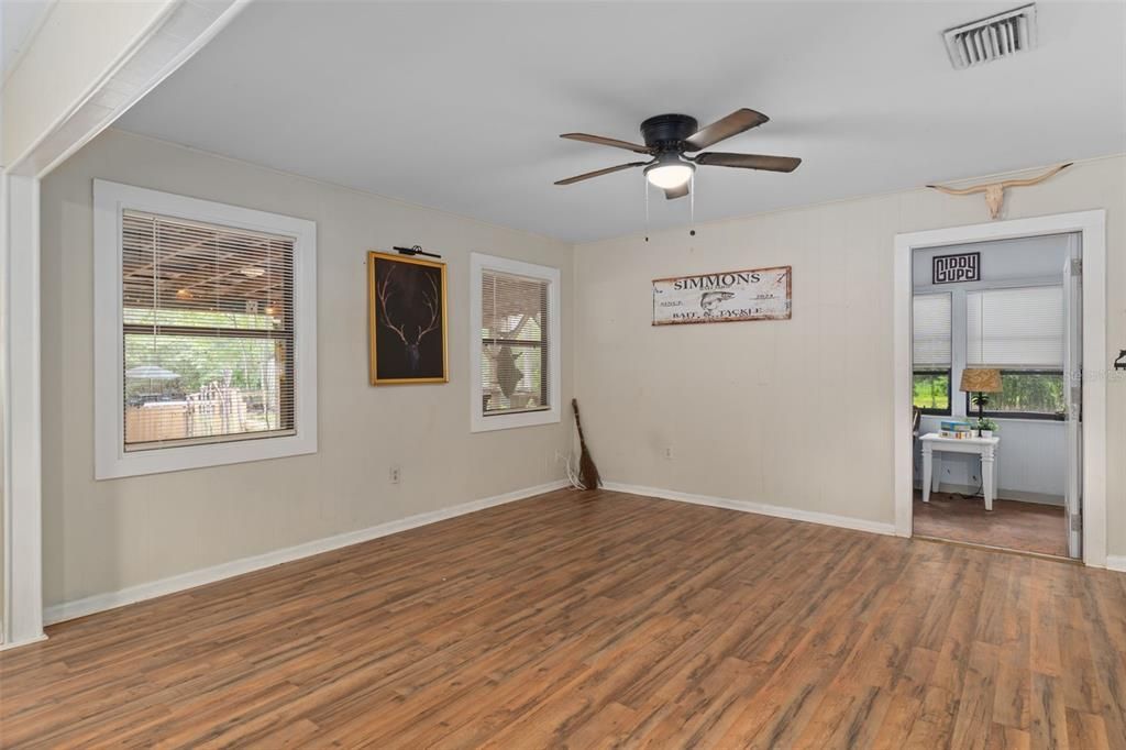 En Venta: $284,900 (2 camas, 1 baños, 990 Pies cuadrados)