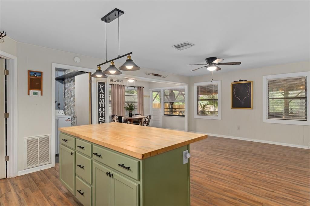 En Venta: $284,900 (2 camas, 1 baños, 990 Pies cuadrados)