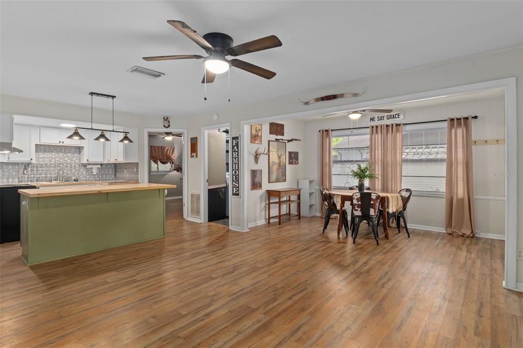 En Venta: $284,900 (2 camas, 1 baños, 990 Pies cuadrados)