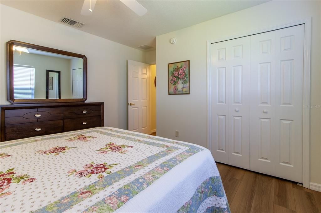 合同活跃: $389,900 (3 贝兹, 2 浴室, 2093 平方英尺)