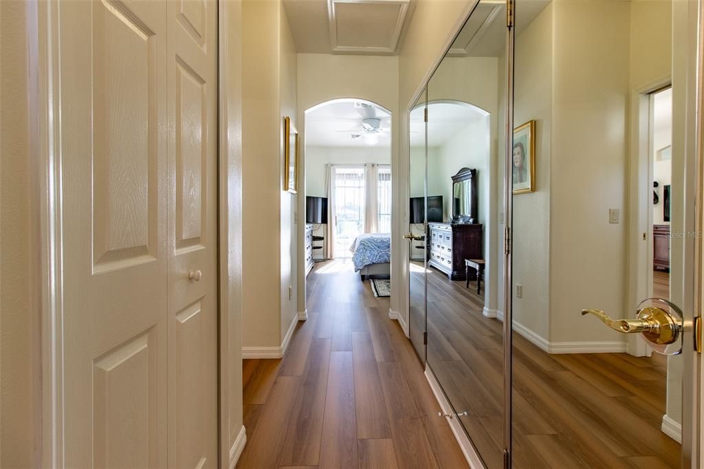 合同活跃: $389,900 (3 贝兹, 2 浴室, 2093 平方英尺)