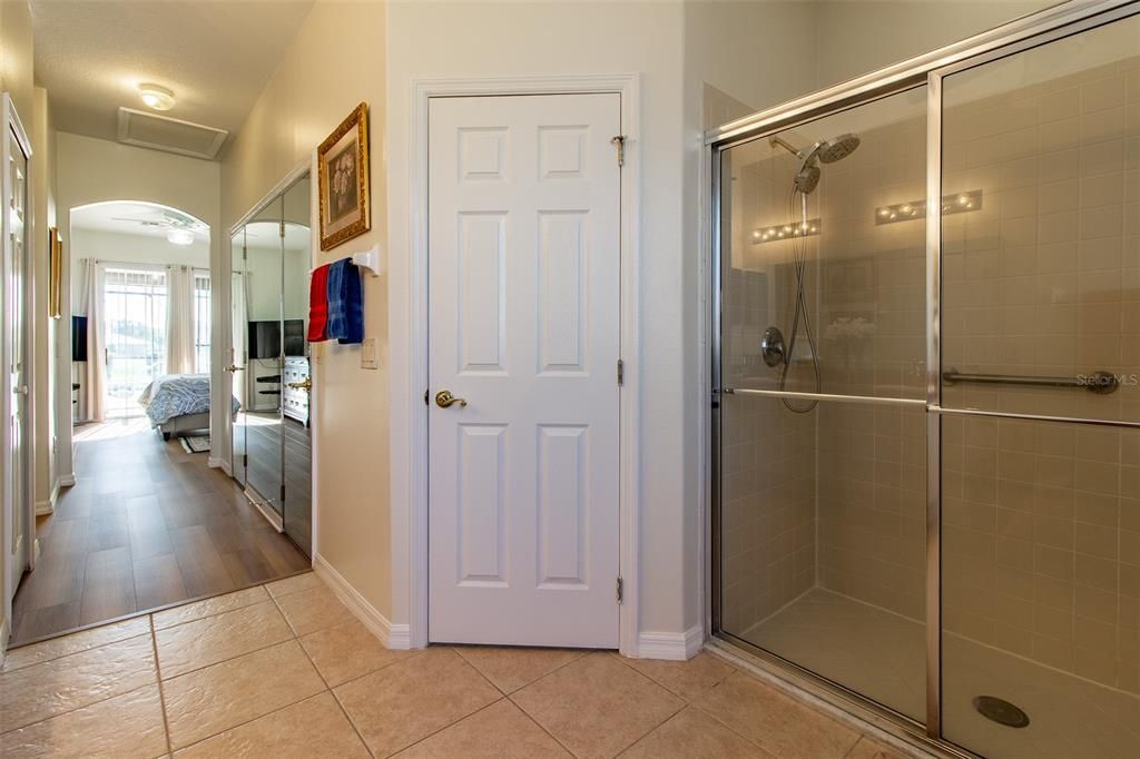 合同活跃: $389,900 (3 贝兹, 2 浴室, 2093 平方英尺)