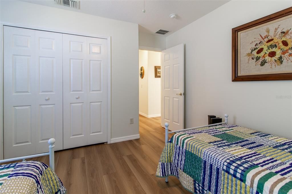 合同活跃: $389,900 (3 贝兹, 2 浴室, 2093 平方英尺)