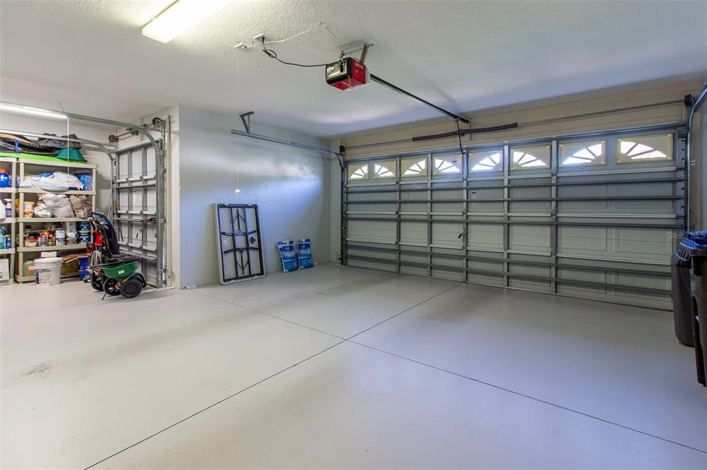 合同活跃: $389,900 (3 贝兹, 2 浴室, 2093 平方英尺)