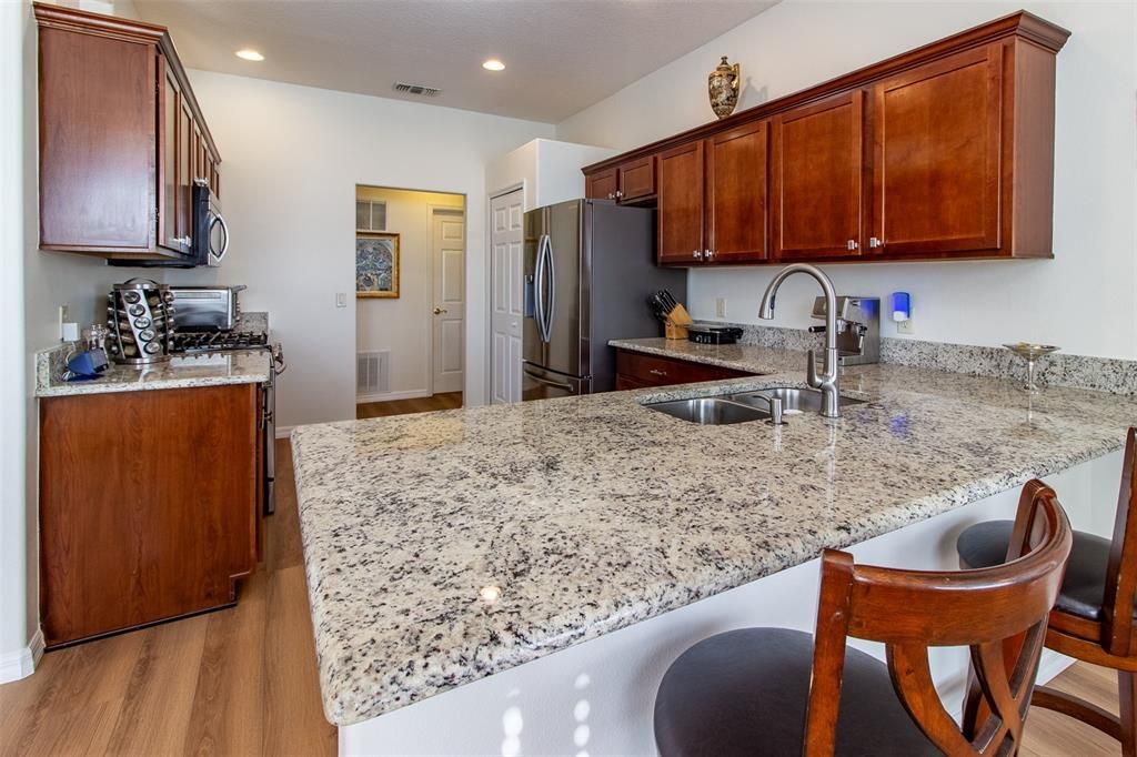 合同活跃: $389,900 (3 贝兹, 2 浴室, 2093 平方英尺)