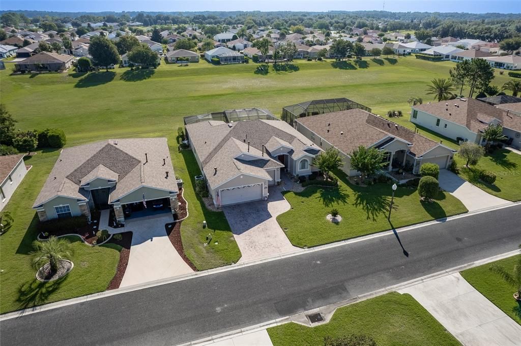 合同活跃: $389,900 (3 贝兹, 2 浴室, 2093 平方英尺)