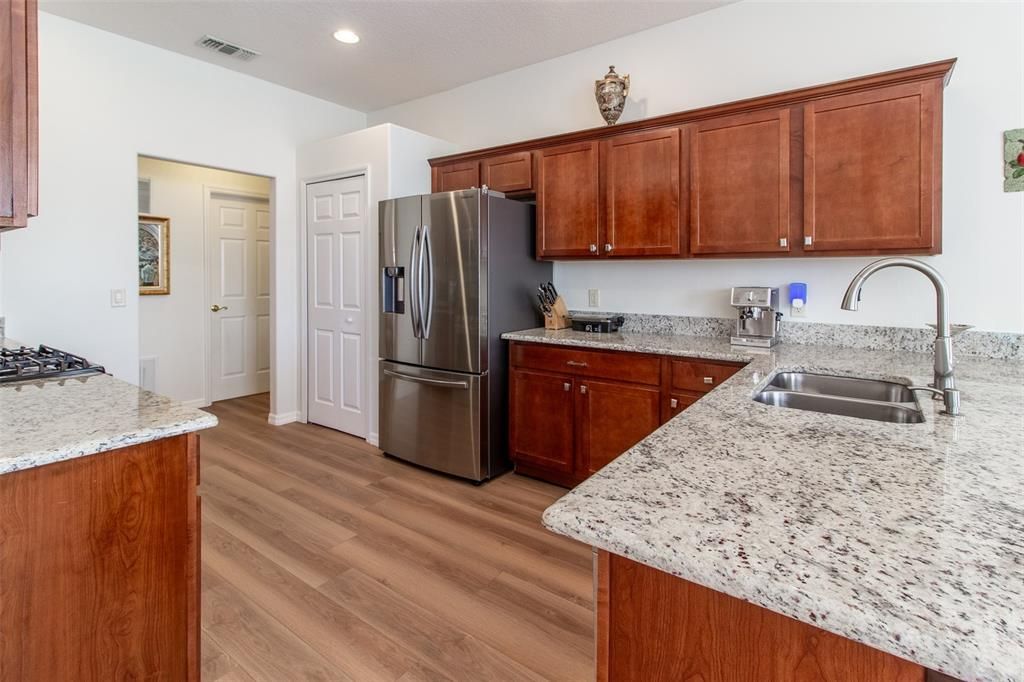 合同活跃: $389,900 (3 贝兹, 2 浴室, 2093 平方英尺)