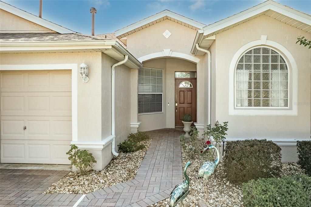 合同活跃: $389,900 (3 贝兹, 2 浴室, 2093 平方英尺)