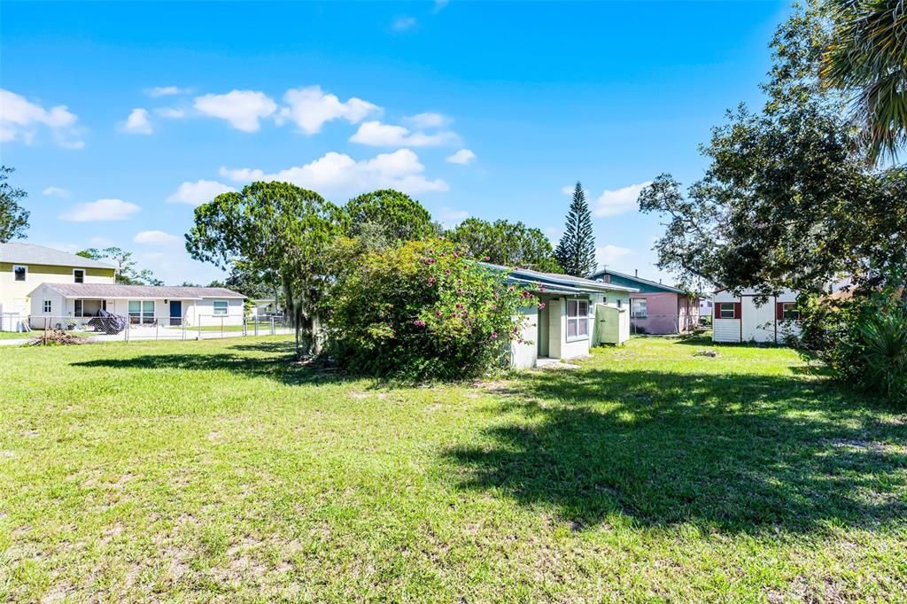 For Sale: $194,000 (2 beds, 1 baths, 896 Square Feet)